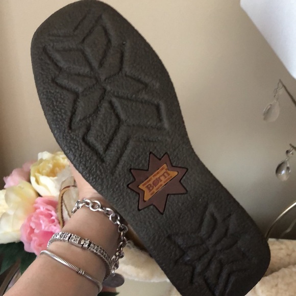 Born Shearling Lined Leather Lace-Up Boots - Picture 8 of 12